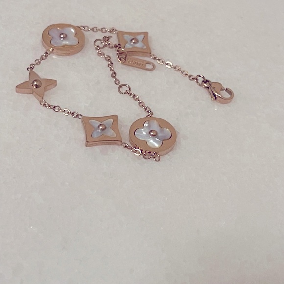 Mother of Pearl Star Blossom Bracelet Rose Gold - Picture 2 of 6